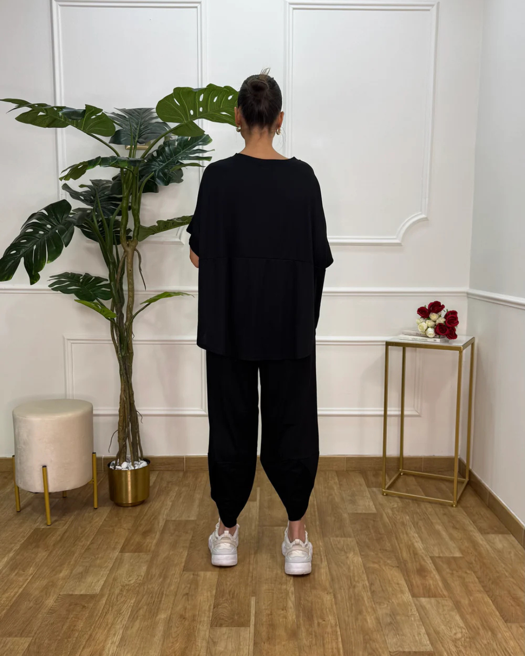 Conjunto de camisa e calças largas para mulher