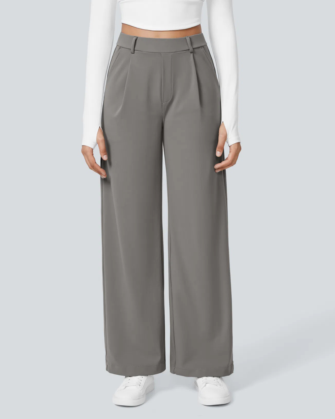 Calças largas em tecido elástico com um corte confortável e um estilo versátil