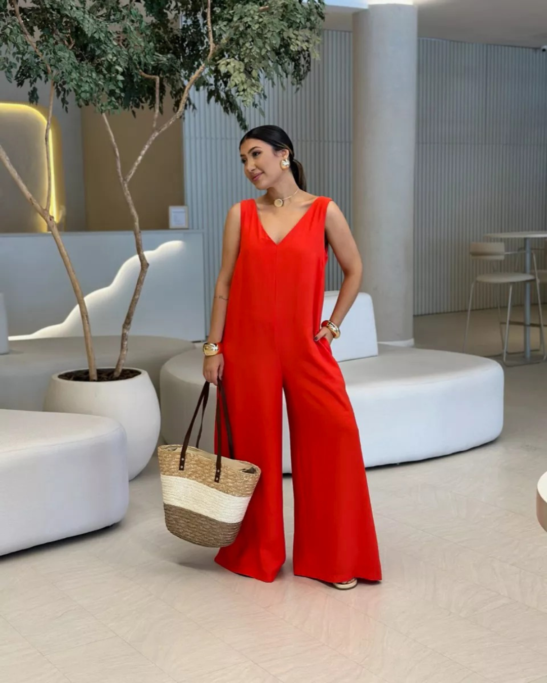 Macacão casual feminino com decote em V