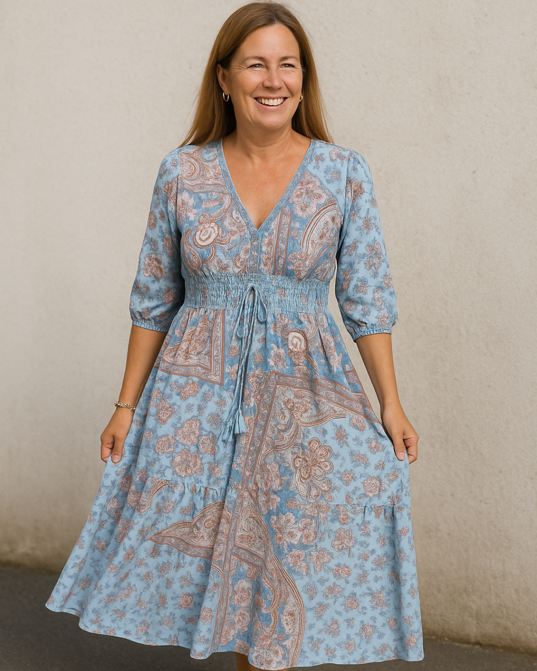 Vestido floral de manga 3/4 com folhos no peito e nas mangas