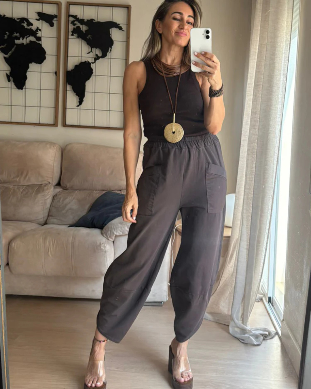 Calças largas com cintura elástica para mulher