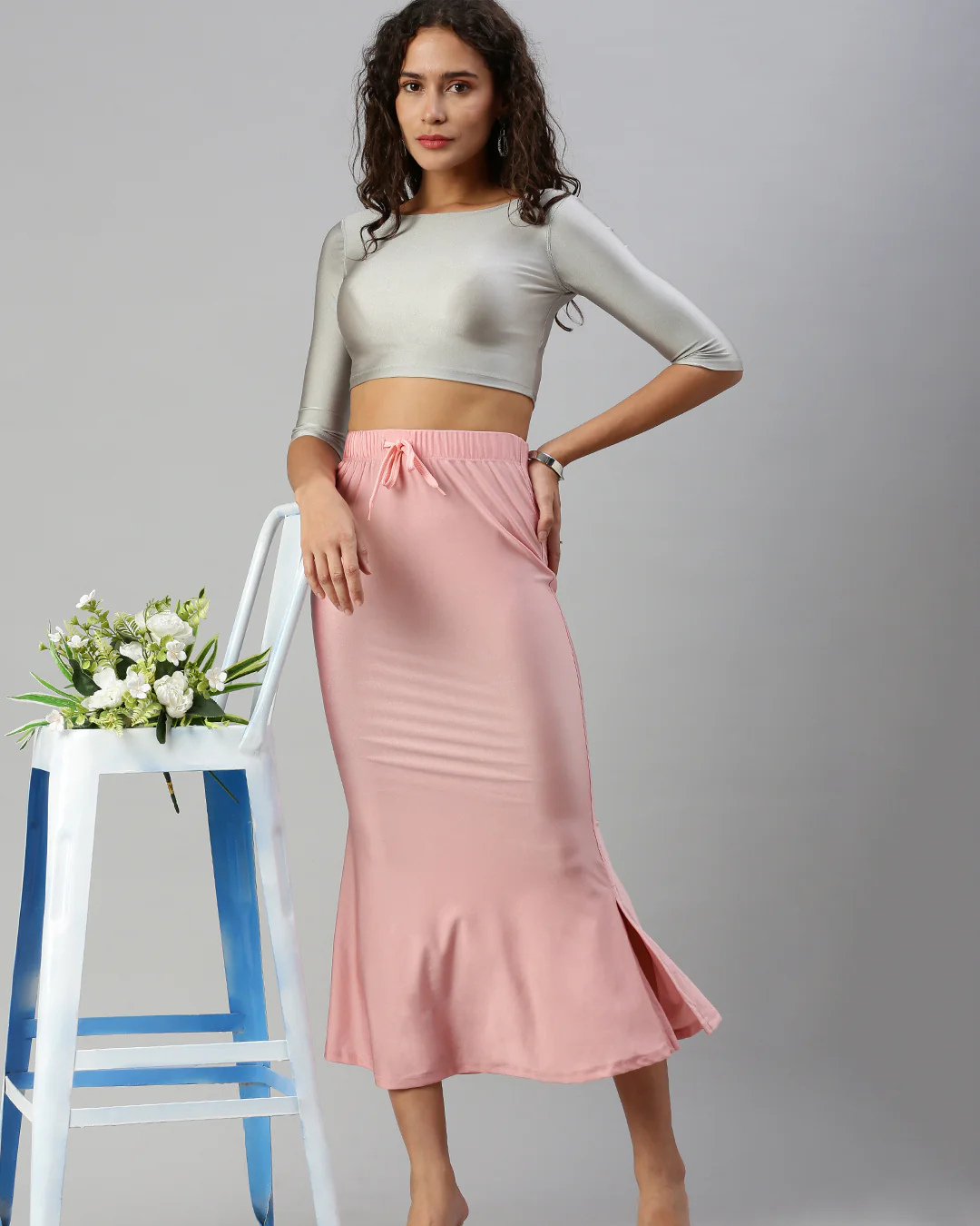 Saia Midi de Cetim com Cintura Elástica e Laço Ajustável para Mulher