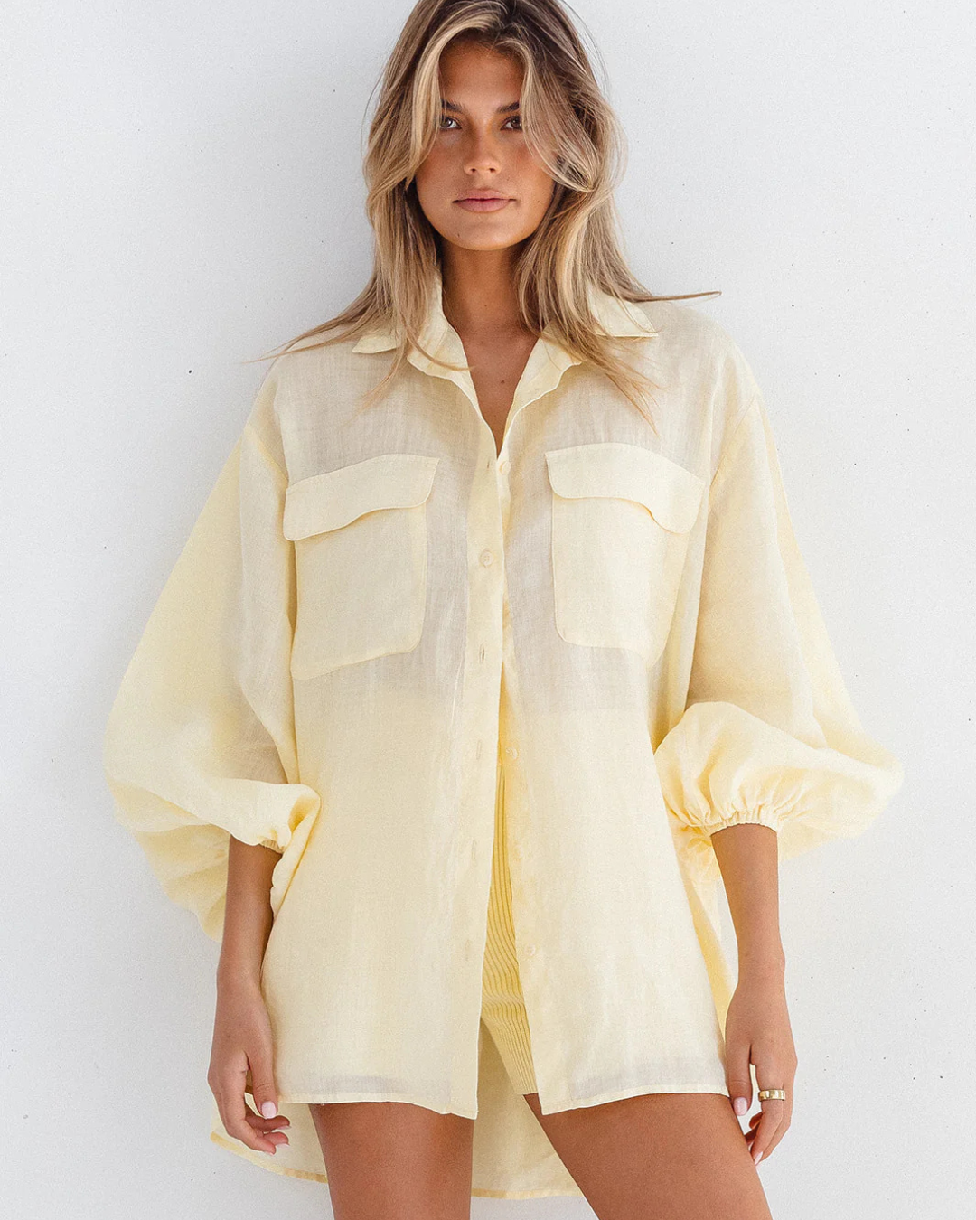 Camisa de Linho de Tamanho Grande para Mulher com Design Casual e Mangas Bufantes