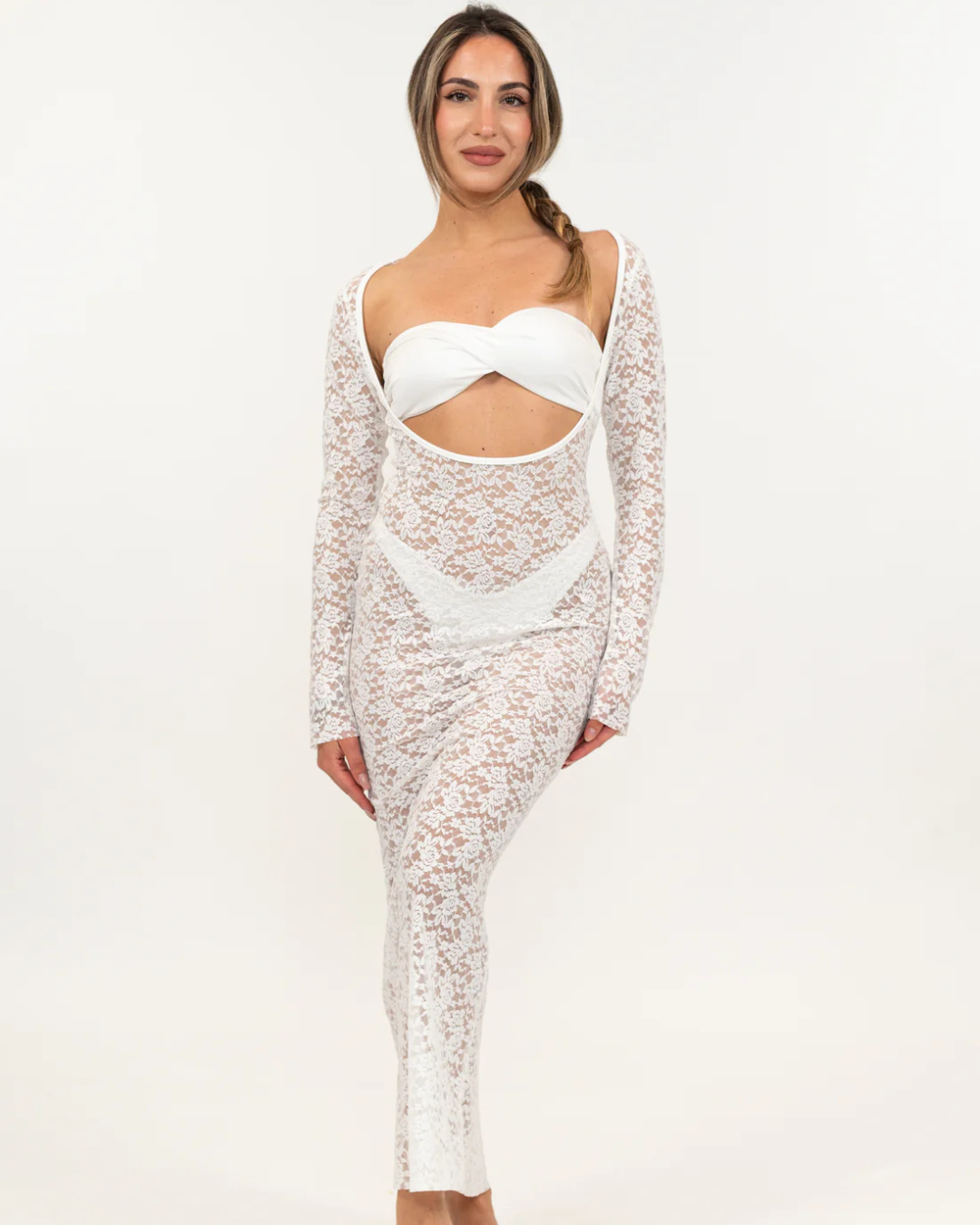 Conjunto de biquíni com vestido de renda