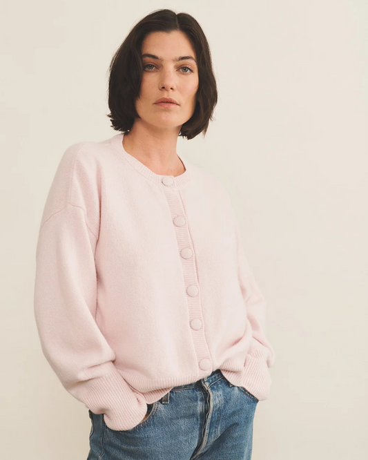 Casaco de malha com fecho de botões e corte clássico para mulher