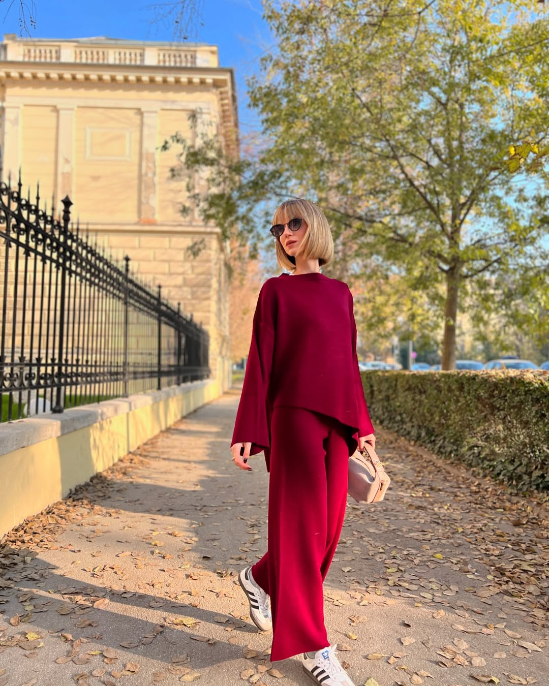 Conjunto de Calças Irregulares de Luxo com Gola Redonda