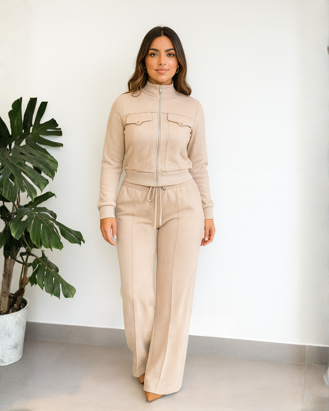 Conjunto elegante com tecido elástico para mulher