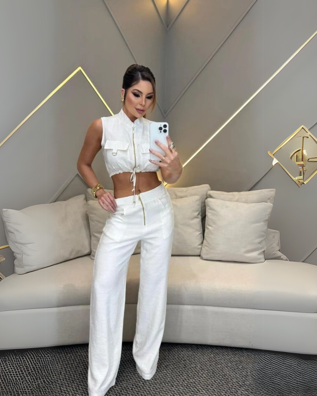 Conjunto de duas peças com colete e calças de cintura alta