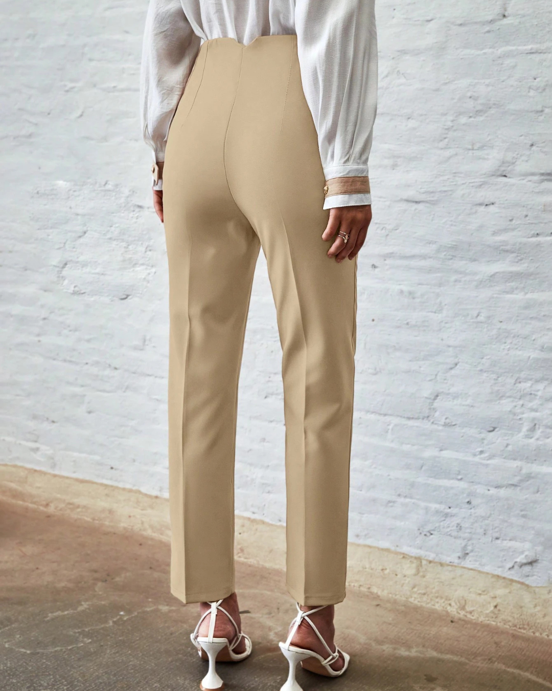 Calças de cintura alta de corte justo com bolsos, estilo elegante para mulher