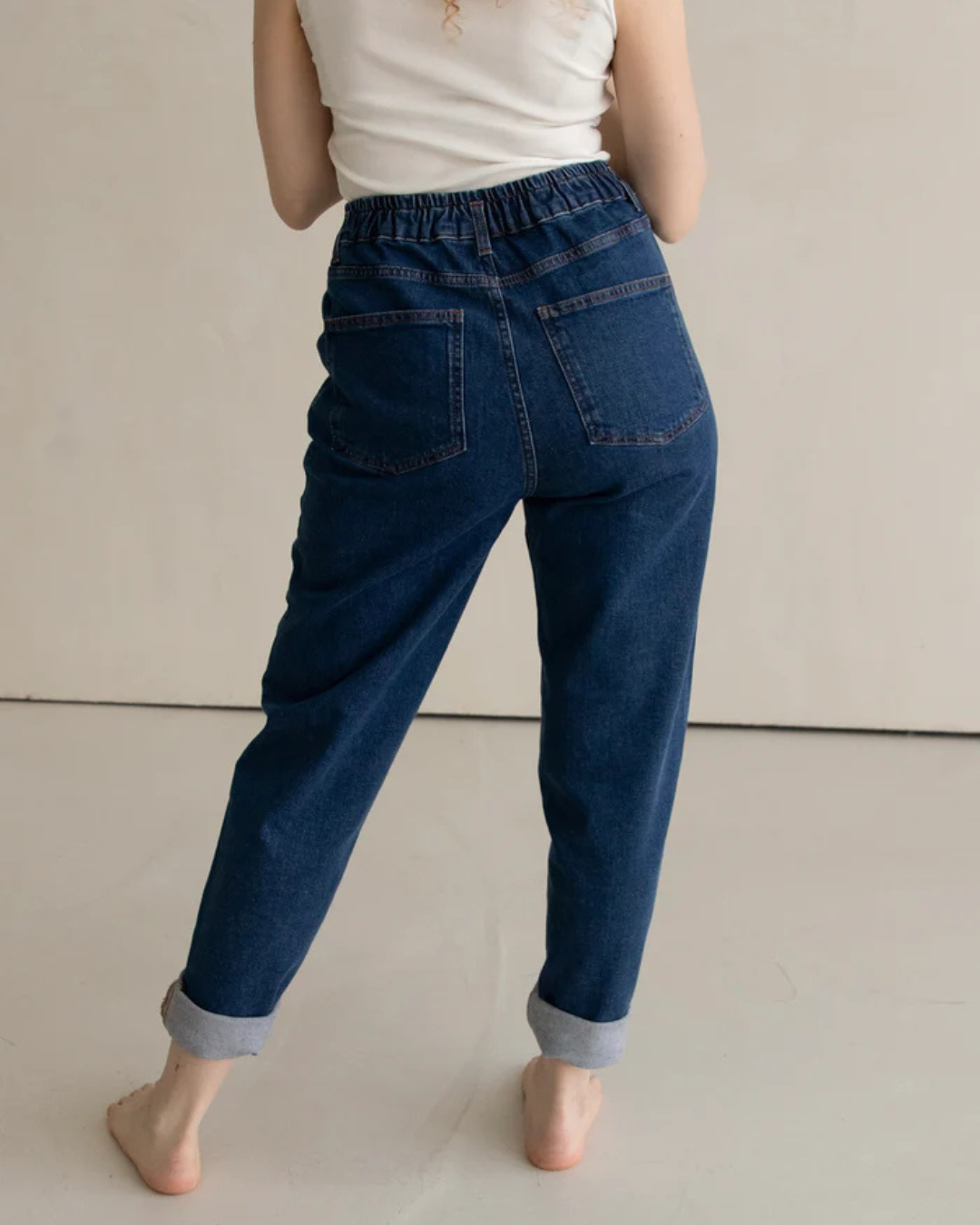 Calças de Cintura Elástica e Bainha Enrolada Mom Fit para Mulher