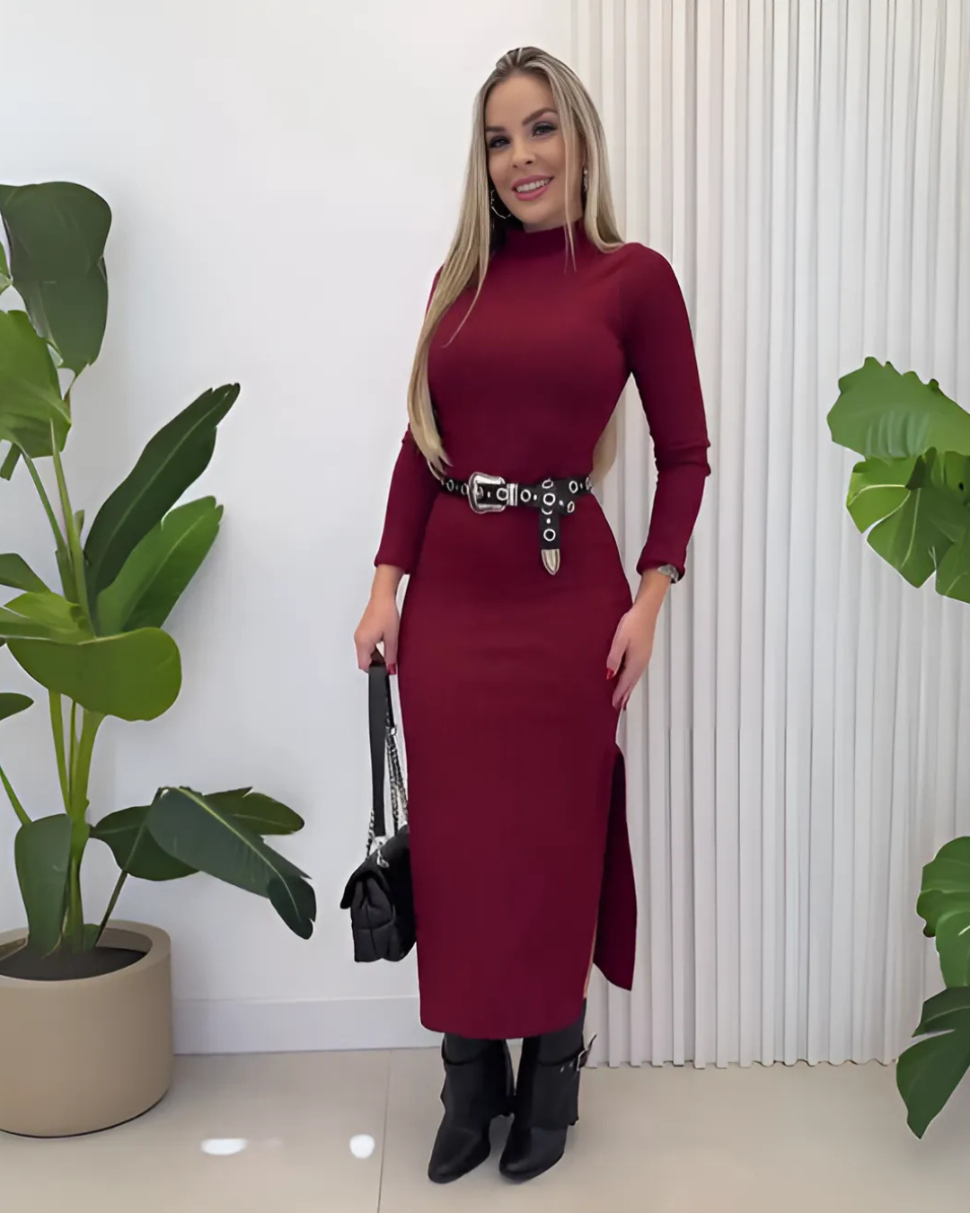 Vestido longo e justo com abertura na perna