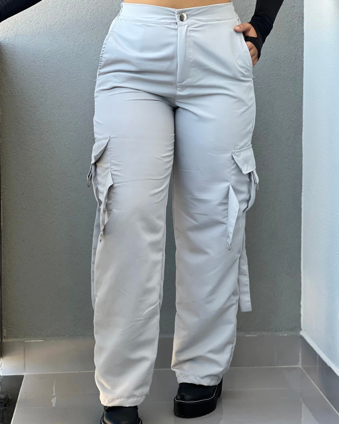 Calças com estilo casual e bolsos laterais