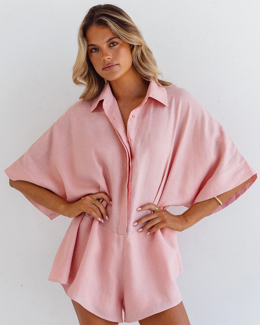 Macacão de Linho com Mangas Largas e Design Solto para um Estilo Fresco e Elegante