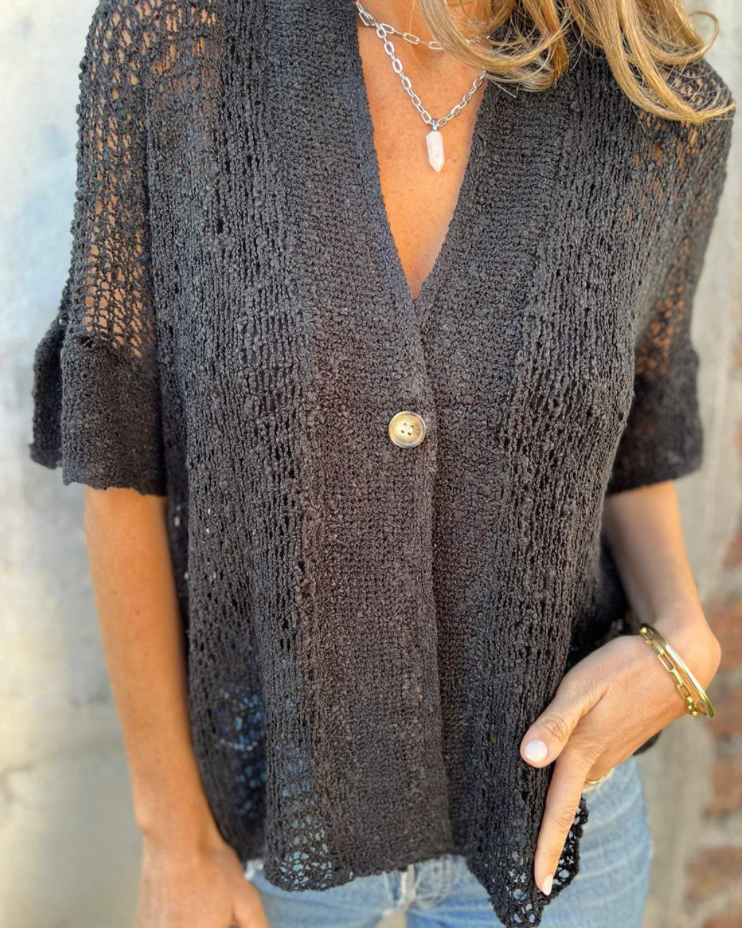 Top de Malha com Botão Decorativo para Mulher