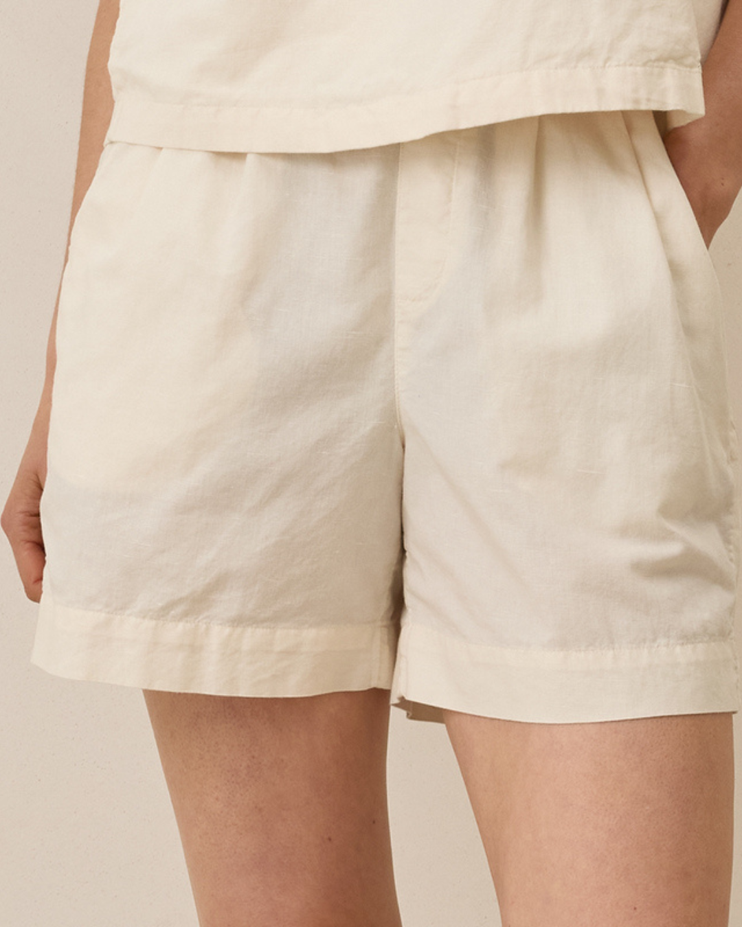 Conjunto de camisa e calções de linho para mulher