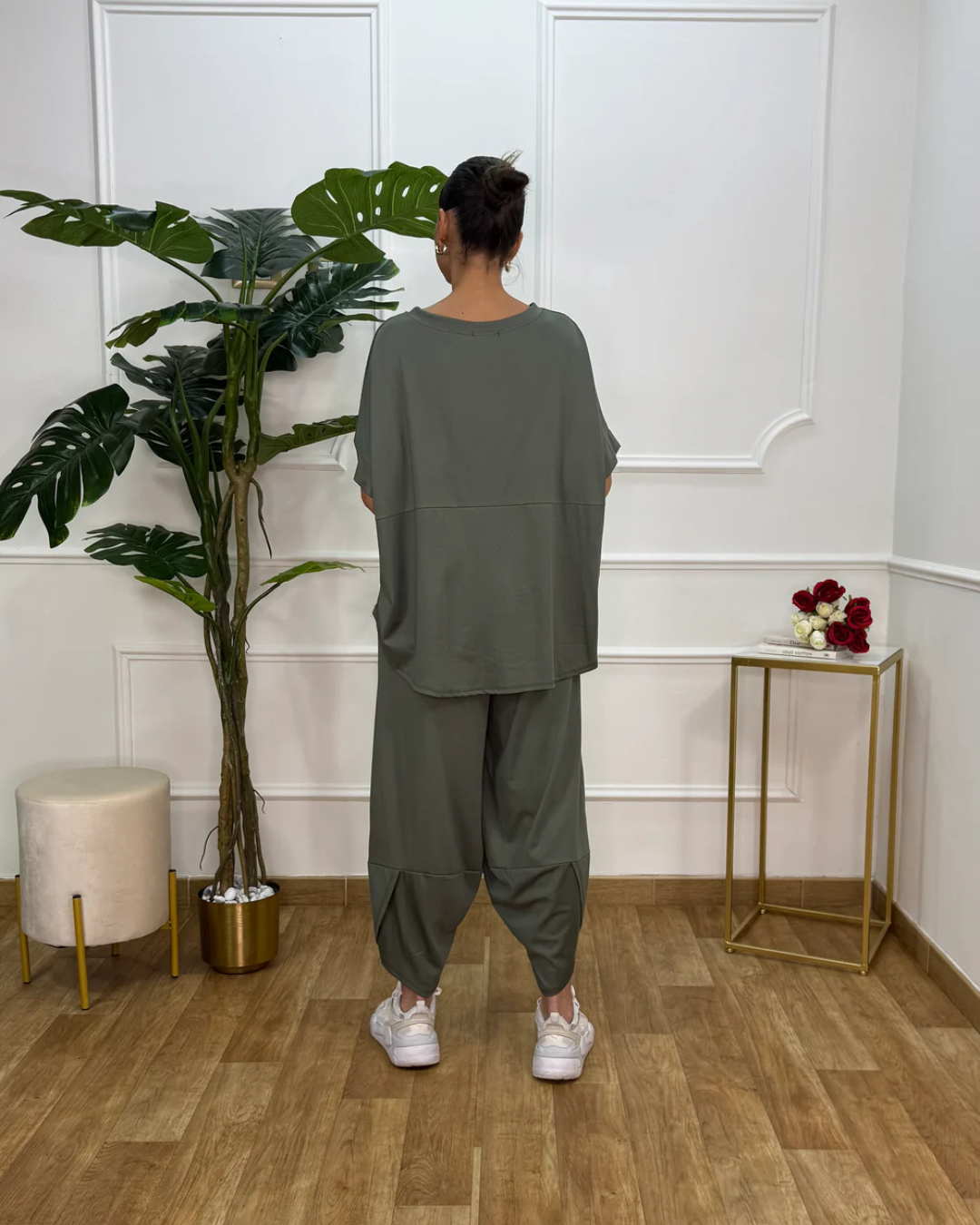 Conjunto de camisa e calças largas para mulher