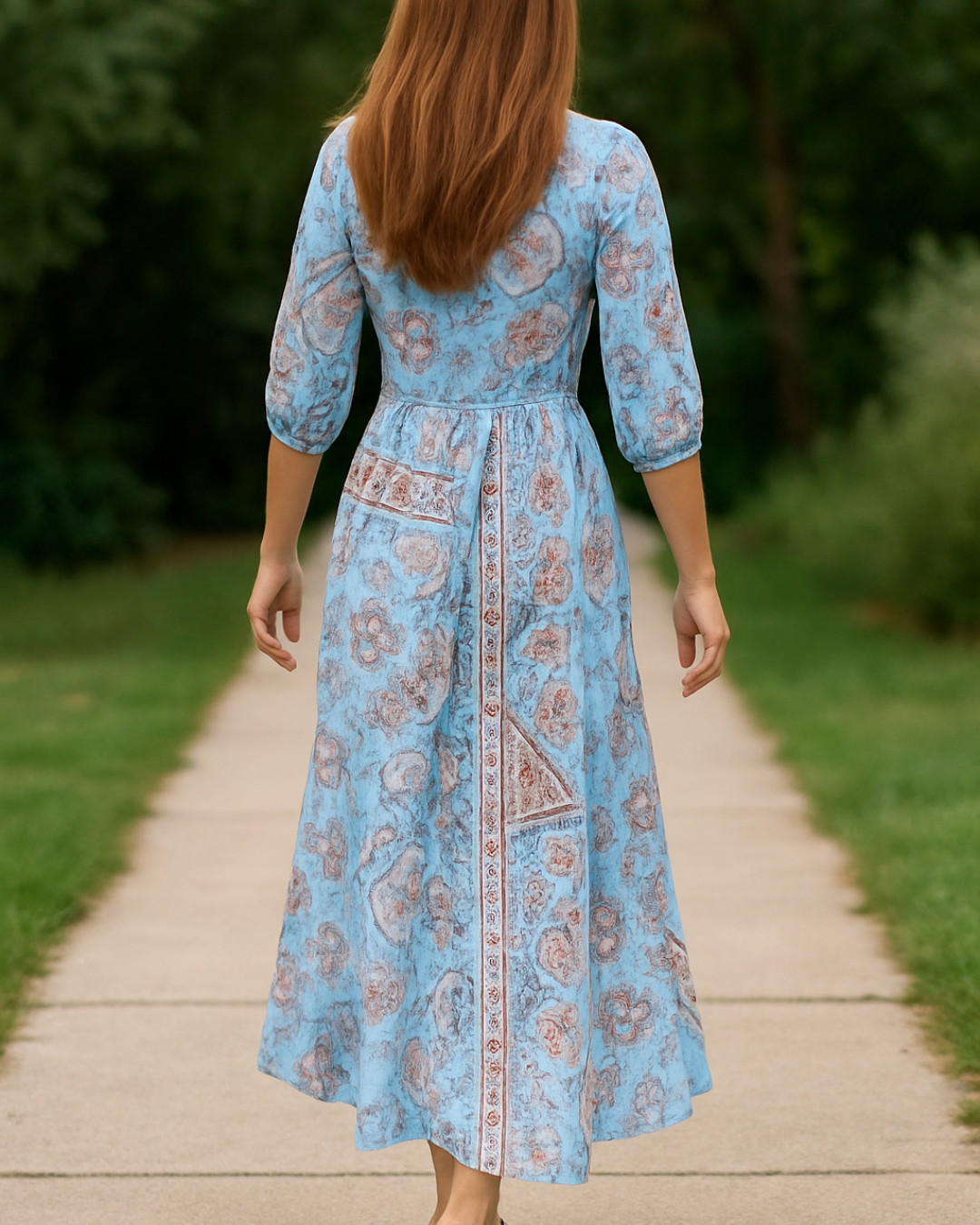 Vestido floral de manga 3/4 com folhos no peito e nas mangas