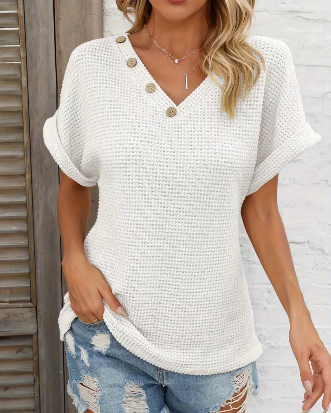 Top de Malha com Decote em V e Botões Decorativos para um Estilo Casual com uma Textura Acolhedora