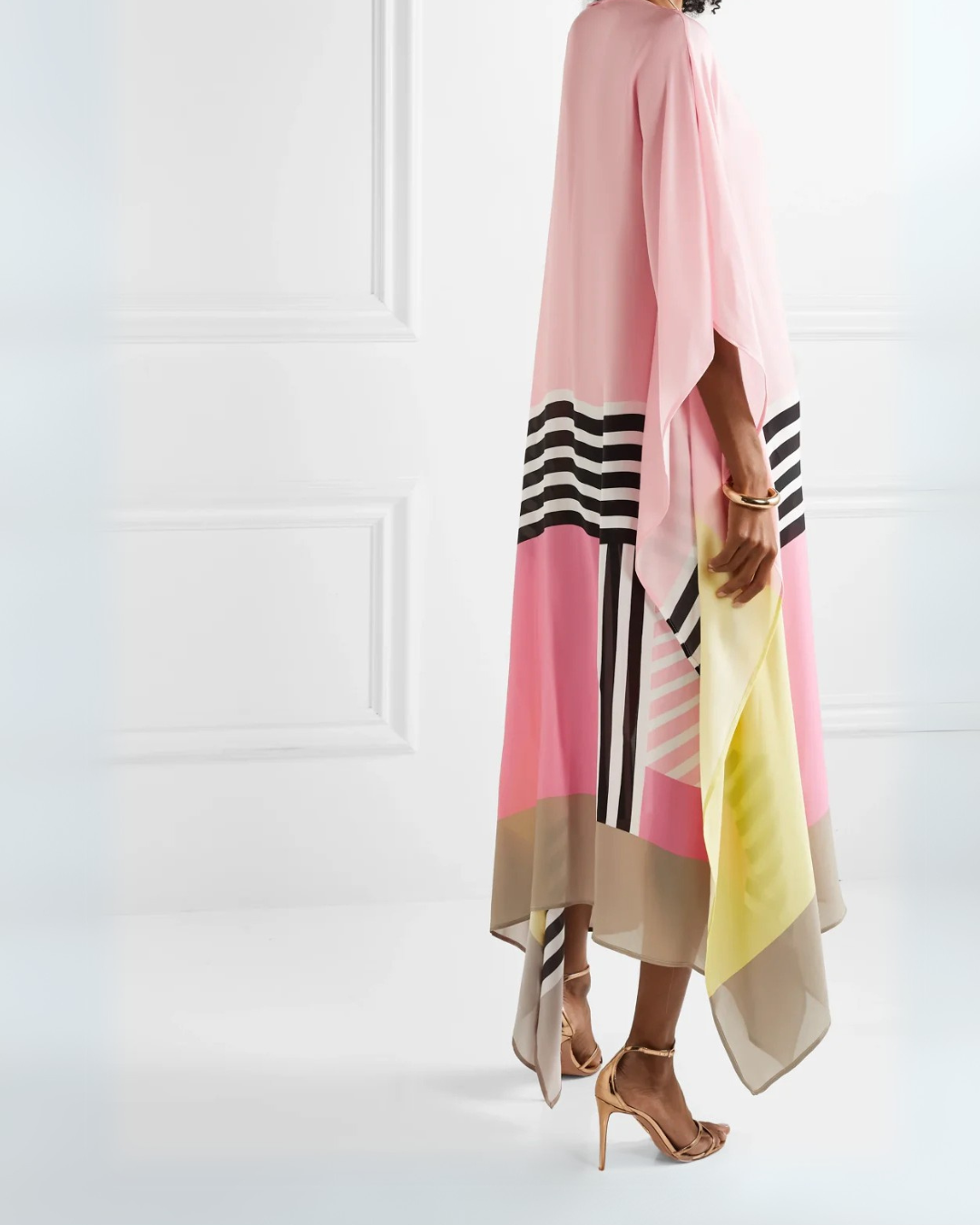 Vestido solto, elegante com estampado geométrico para mulher