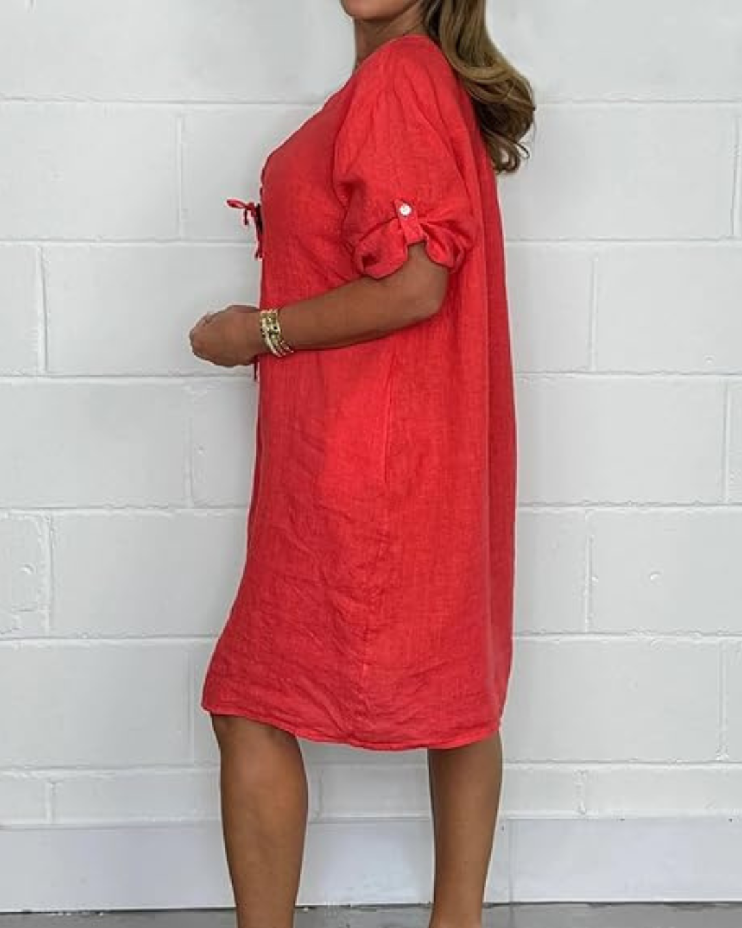 Vestido de linho com mangas compridas e botões elegantes