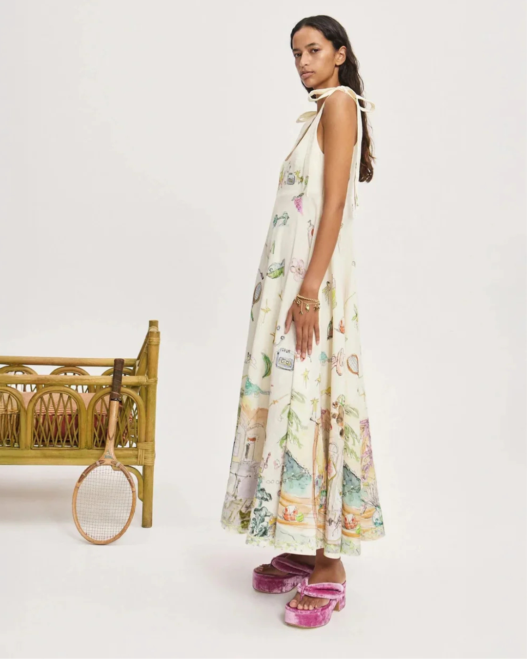 Vestido comprido com folhos e pormenor de laço com estampado de ballet