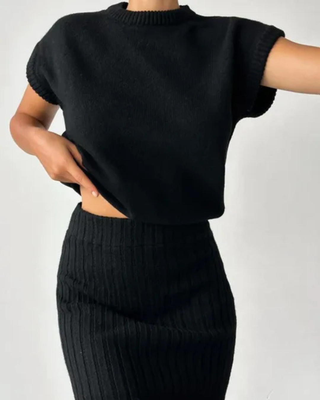 Conjunto de top sem mangas e saia longa justa para mulher