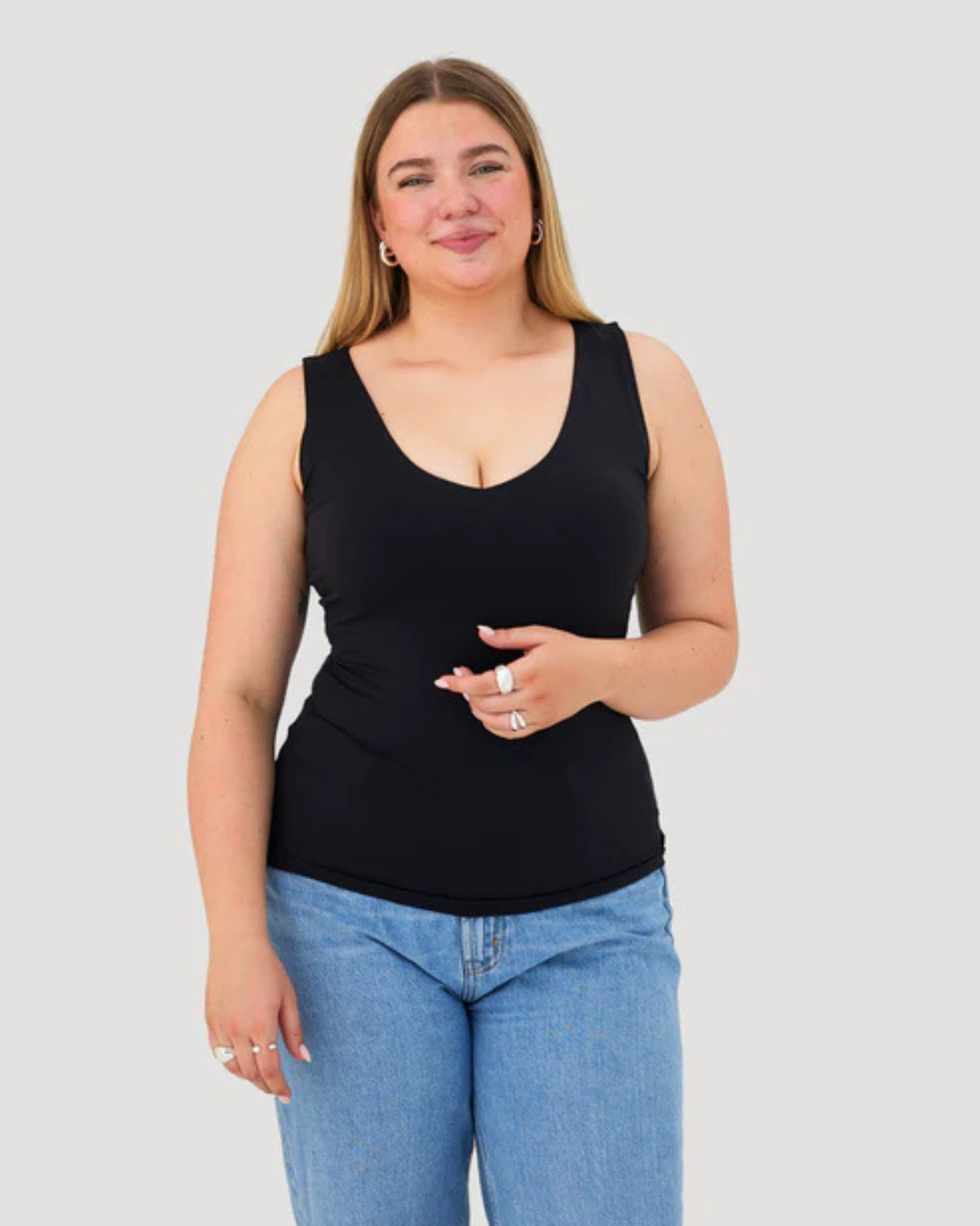 Top sem mangas com decote em V e sutiã incorporado - Apoio, estilo e conforto num só Uma óptima forma de usar um top sem mangas.