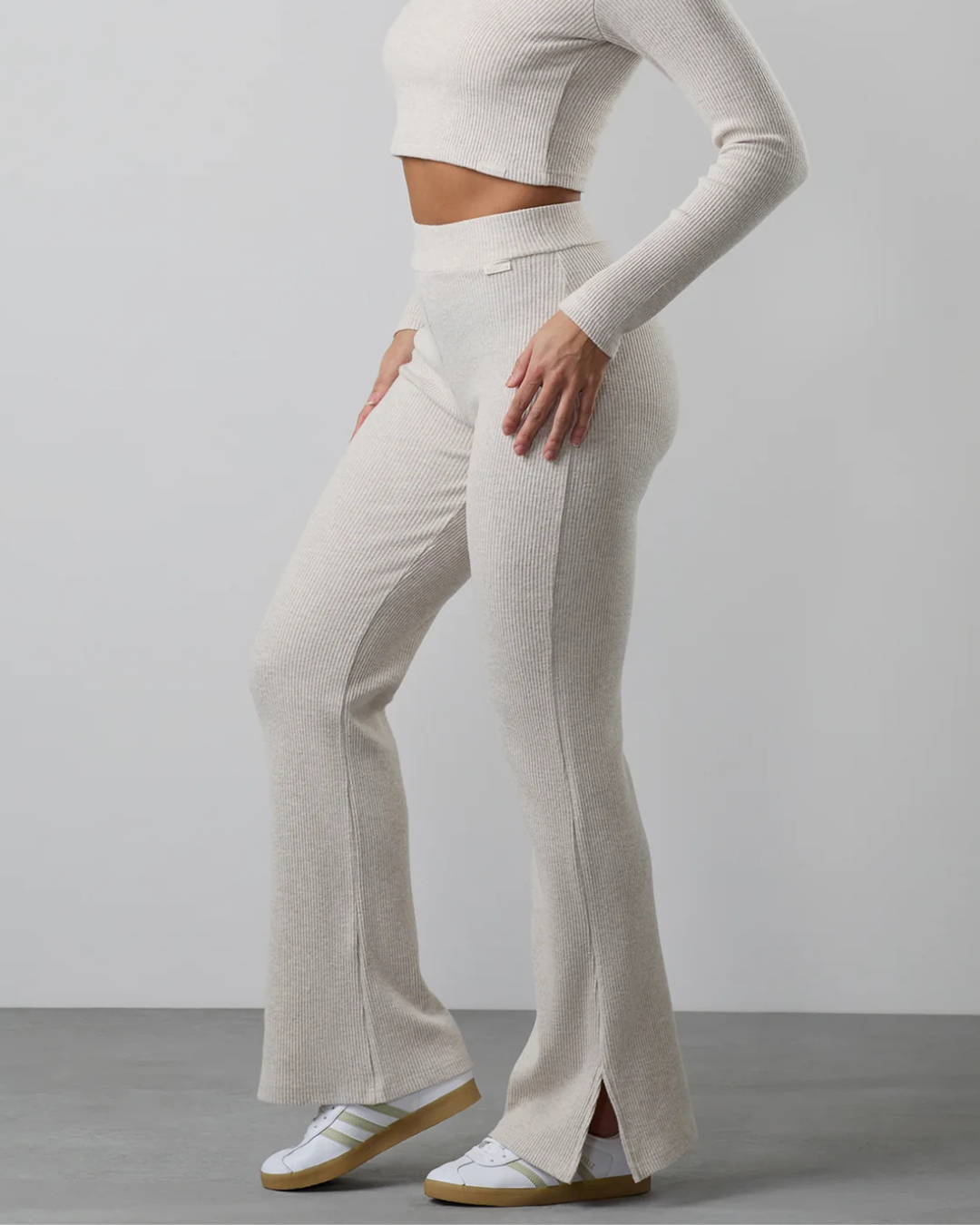 Conjunto de Manga Comprida com Decote Quadrado e Calças com Abertura