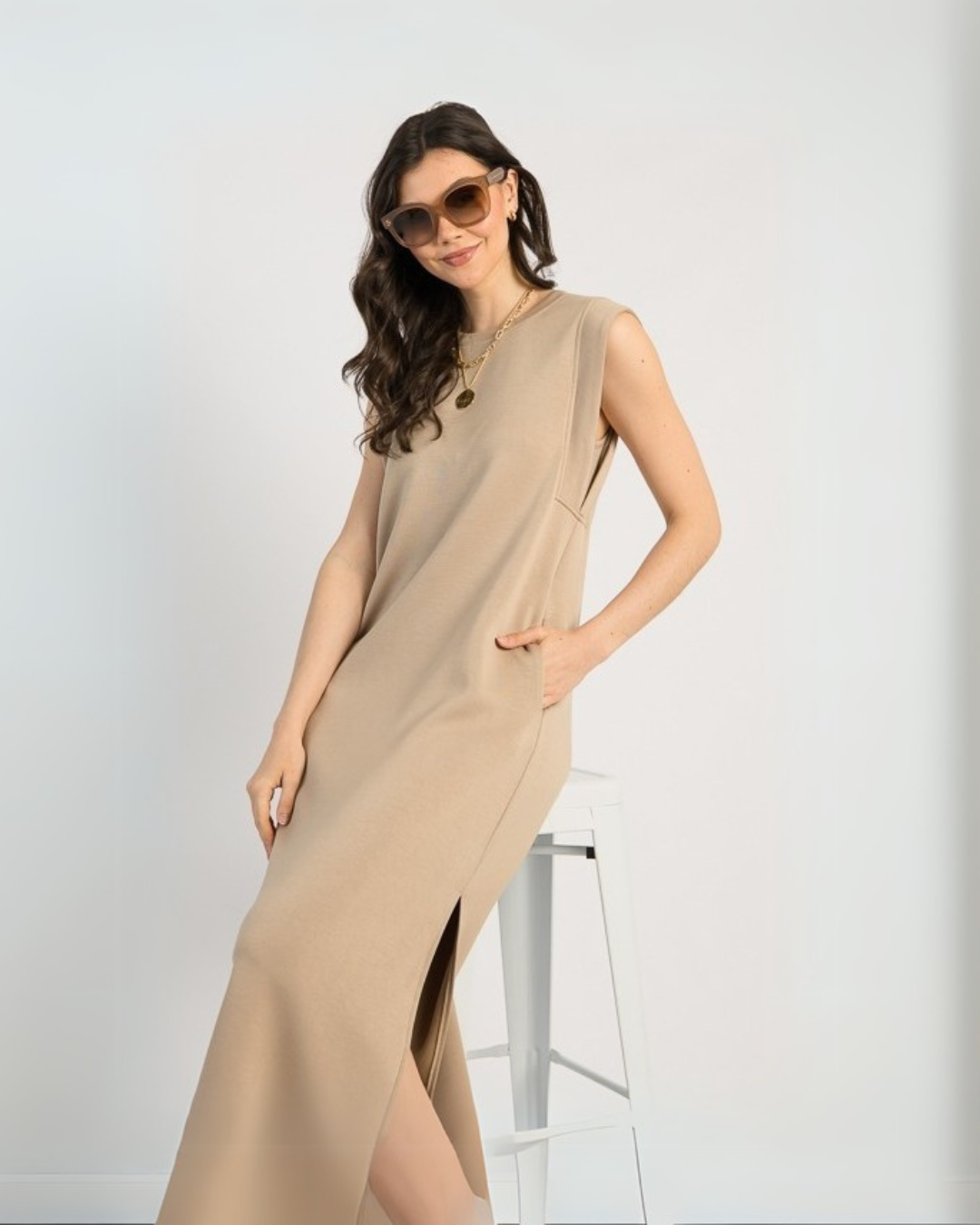 Vestido comprido e solto com bolsos laterais