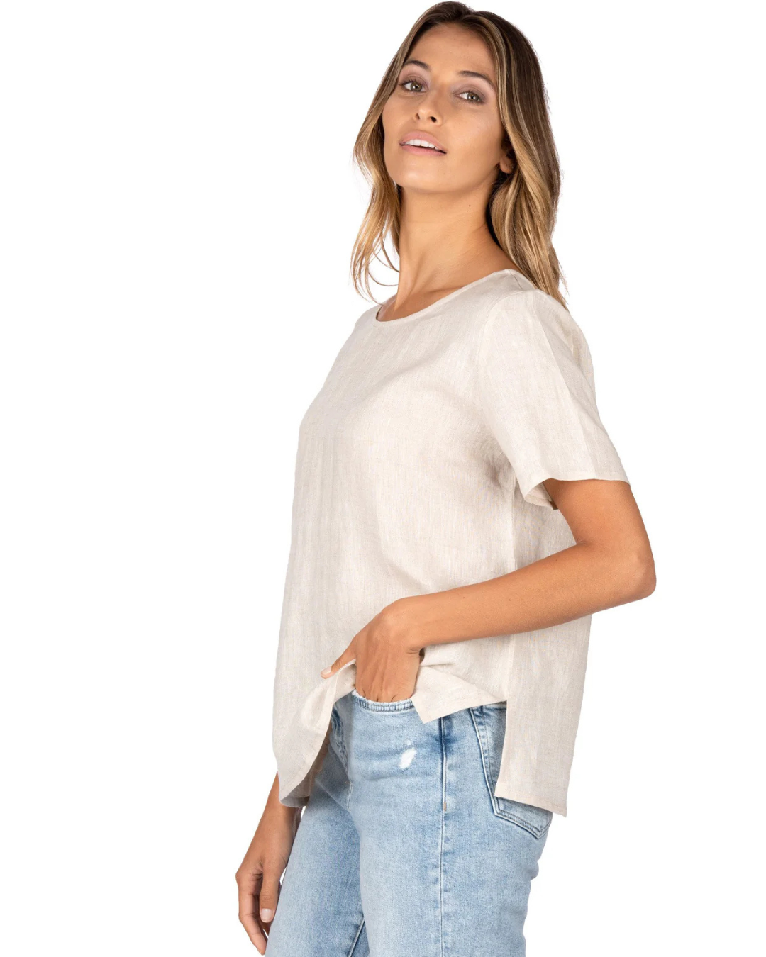 Blusa de Linho em Cor Natural com um Design Solto e Mangas Curtas
