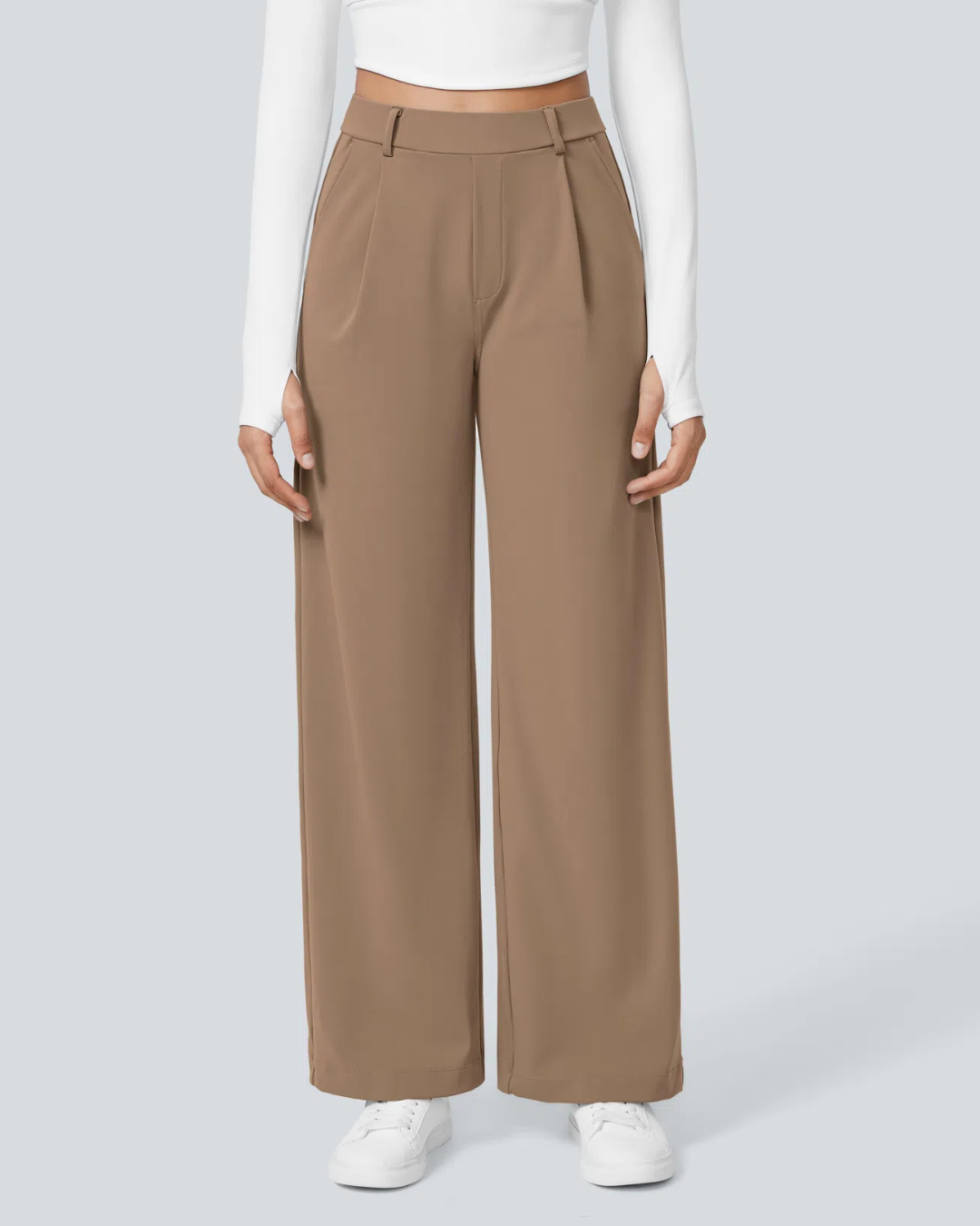 Calças largas em tecido elástico com um corte confortável e um estilo versátil