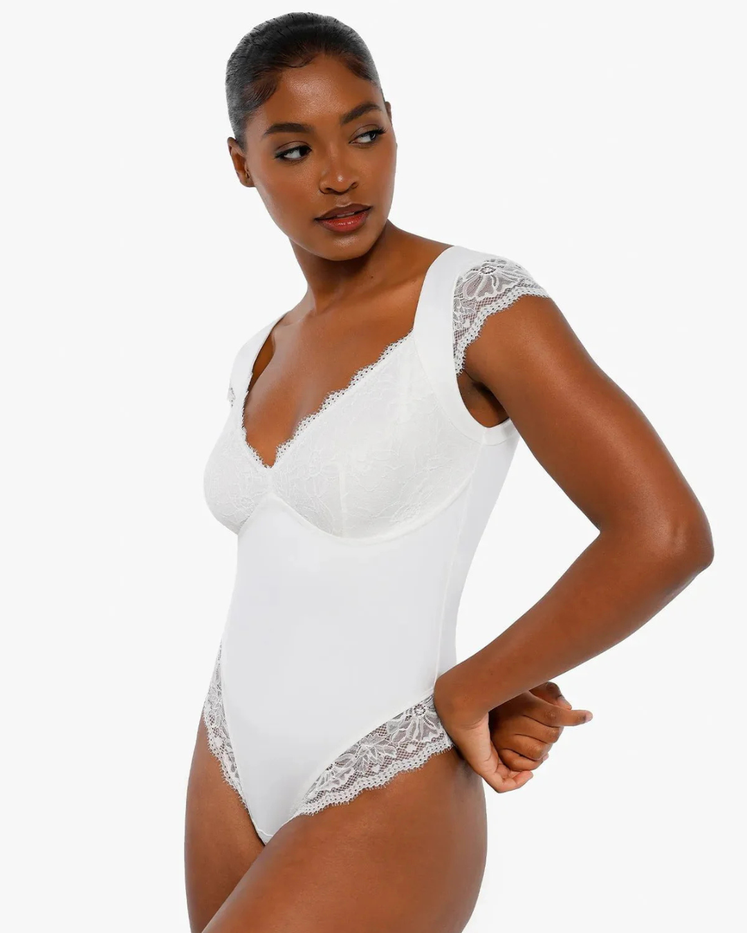 Body para Modelar o Corpo com Copa de Renda Adelgaçante e Mangas Curtas