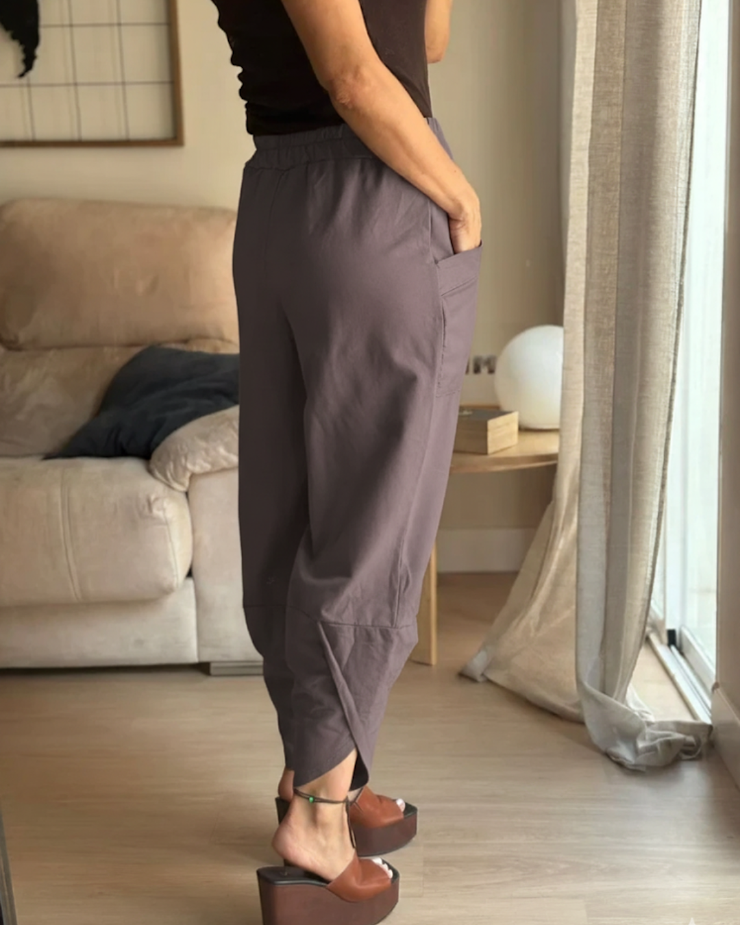 Calças largas com cintura elástica para mulher