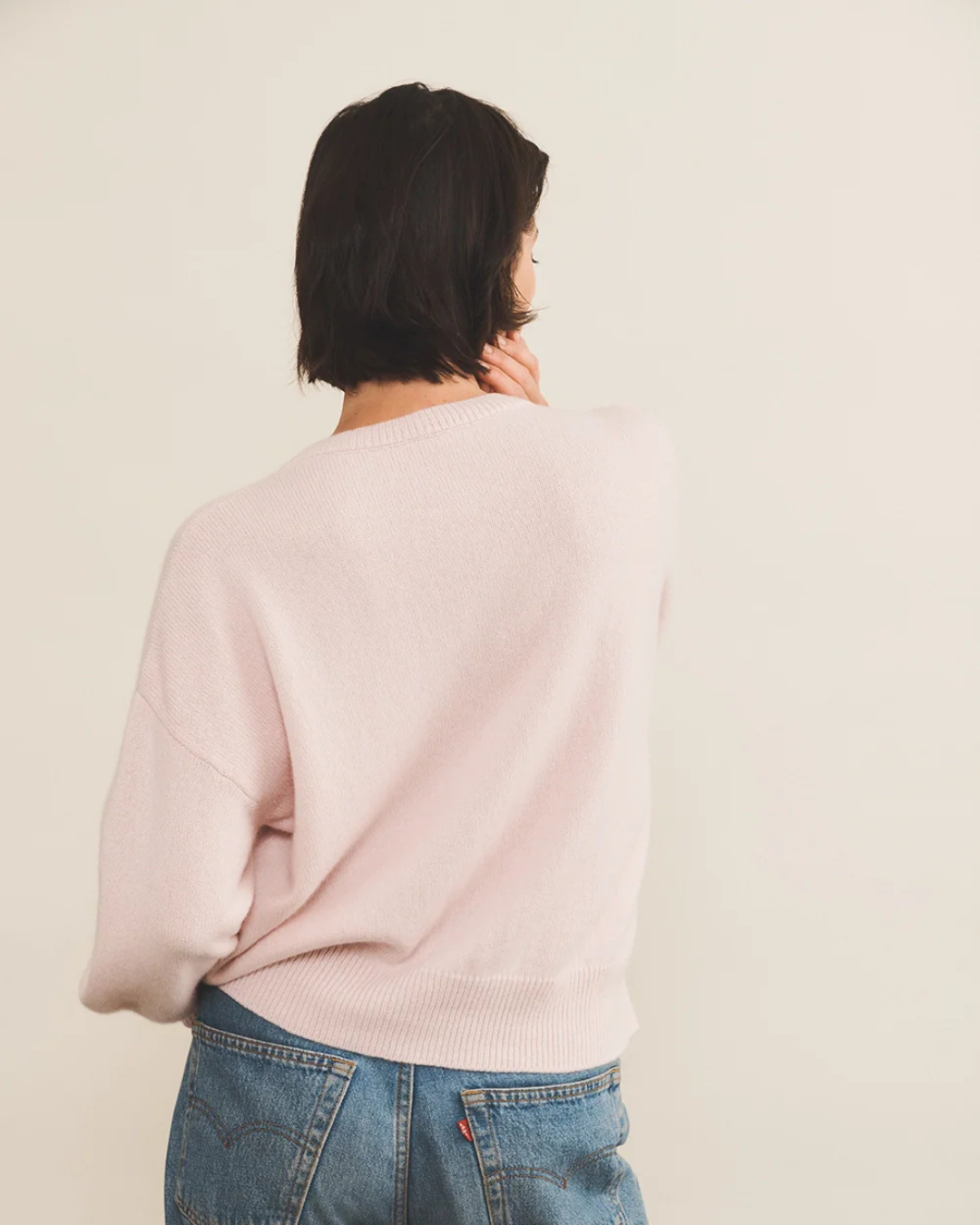 Casaco de malha com fecho de botões e corte clássico para mulher