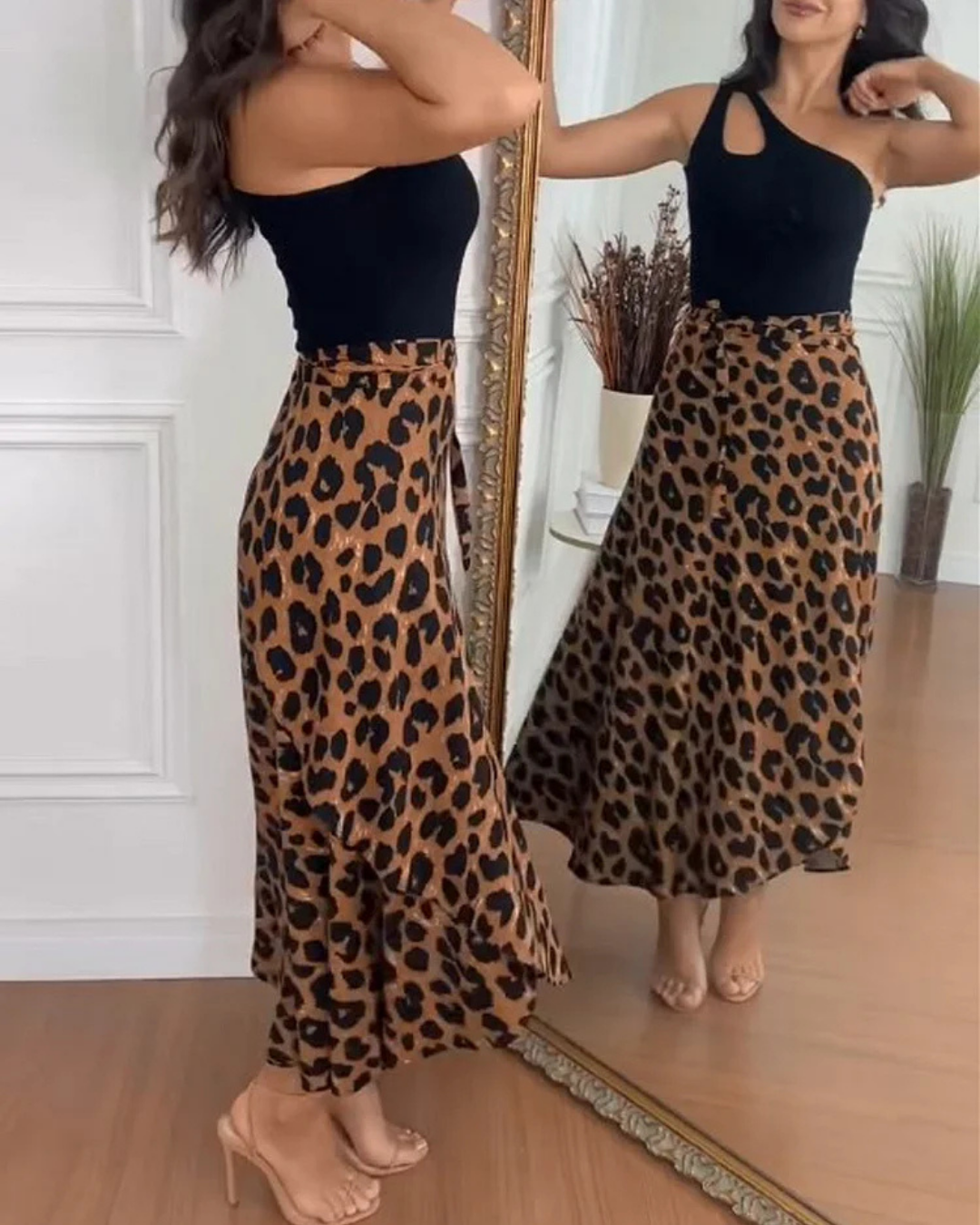 Conjunto de Duas Peças com Top Liso de um Ombro e Saia Estampada