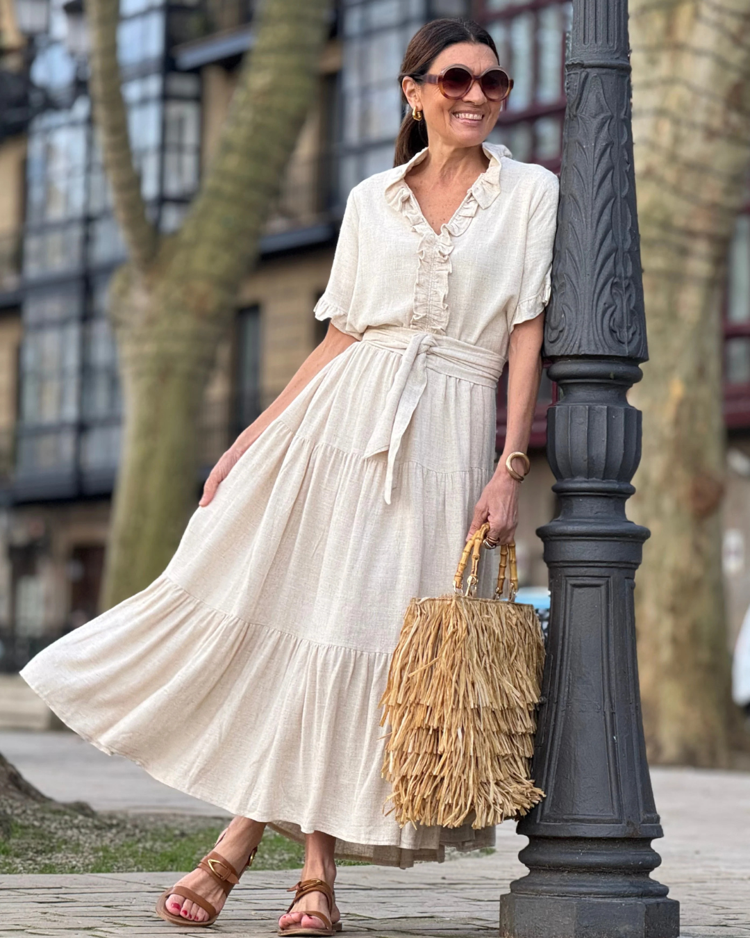 Vestido longo de linho, com ajuste no meio