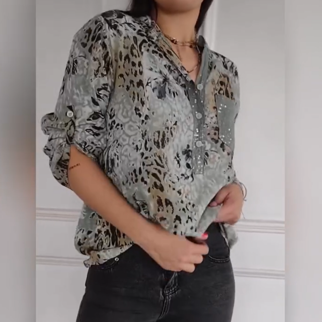 Camisa Casual Feminina com Estampado de Meio Botão