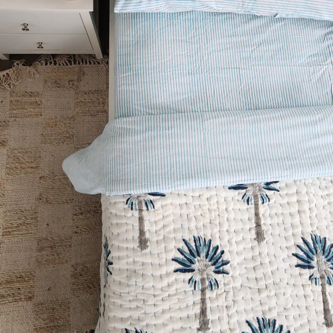 Conjunto Completo de Roupa de Cama, Lençóis, Fronhas e Colcha.