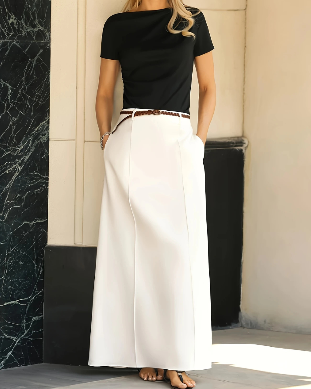 Saia comprida com cintura alta e bolsos