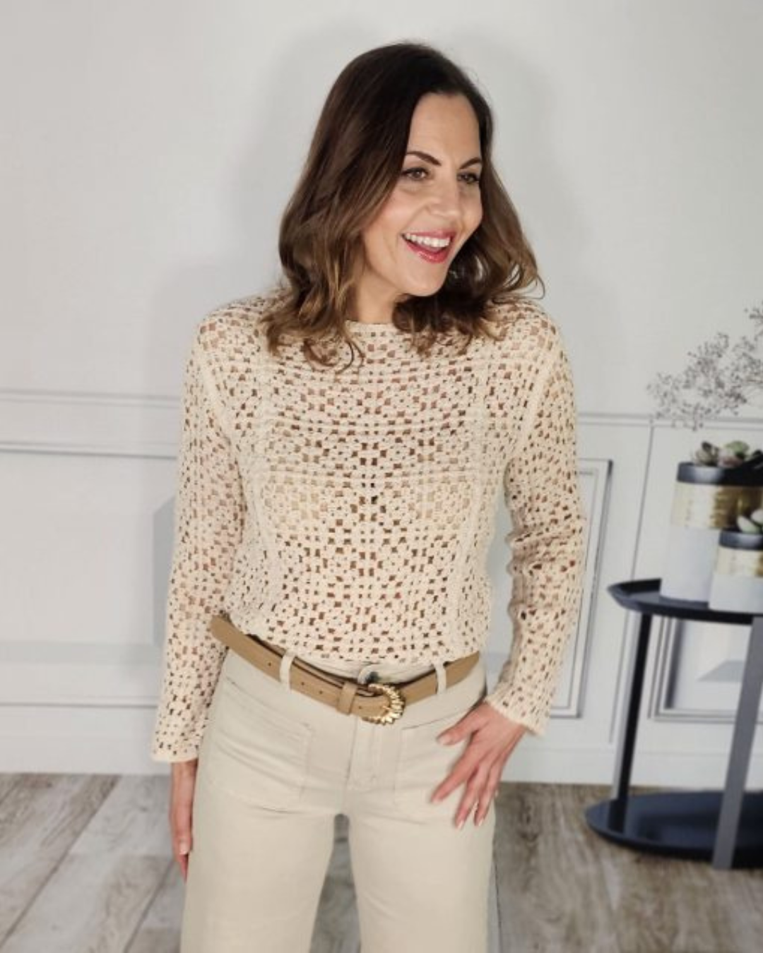 Camisola de Crochet Bege com Mangas Compridas