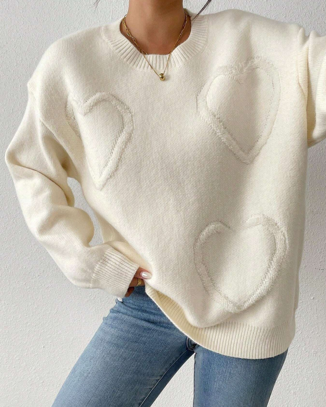Camisola de Gola Redonda com Ombros Descaídos em Design Clássico de Coração