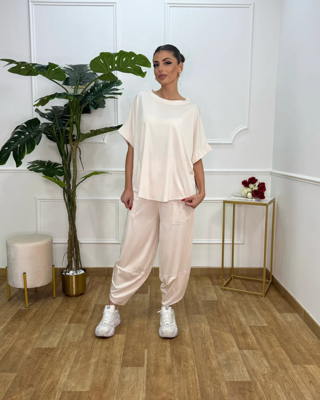 Conjunto de camisa e calças largas para mulher