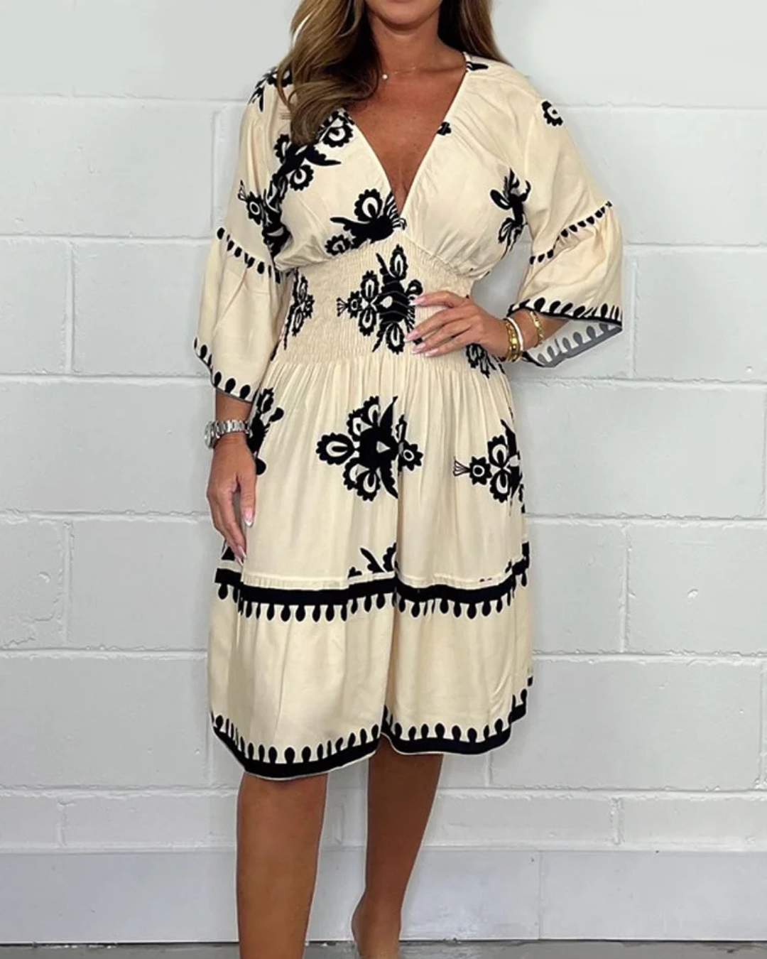 Vestido largo estampado com decote em V