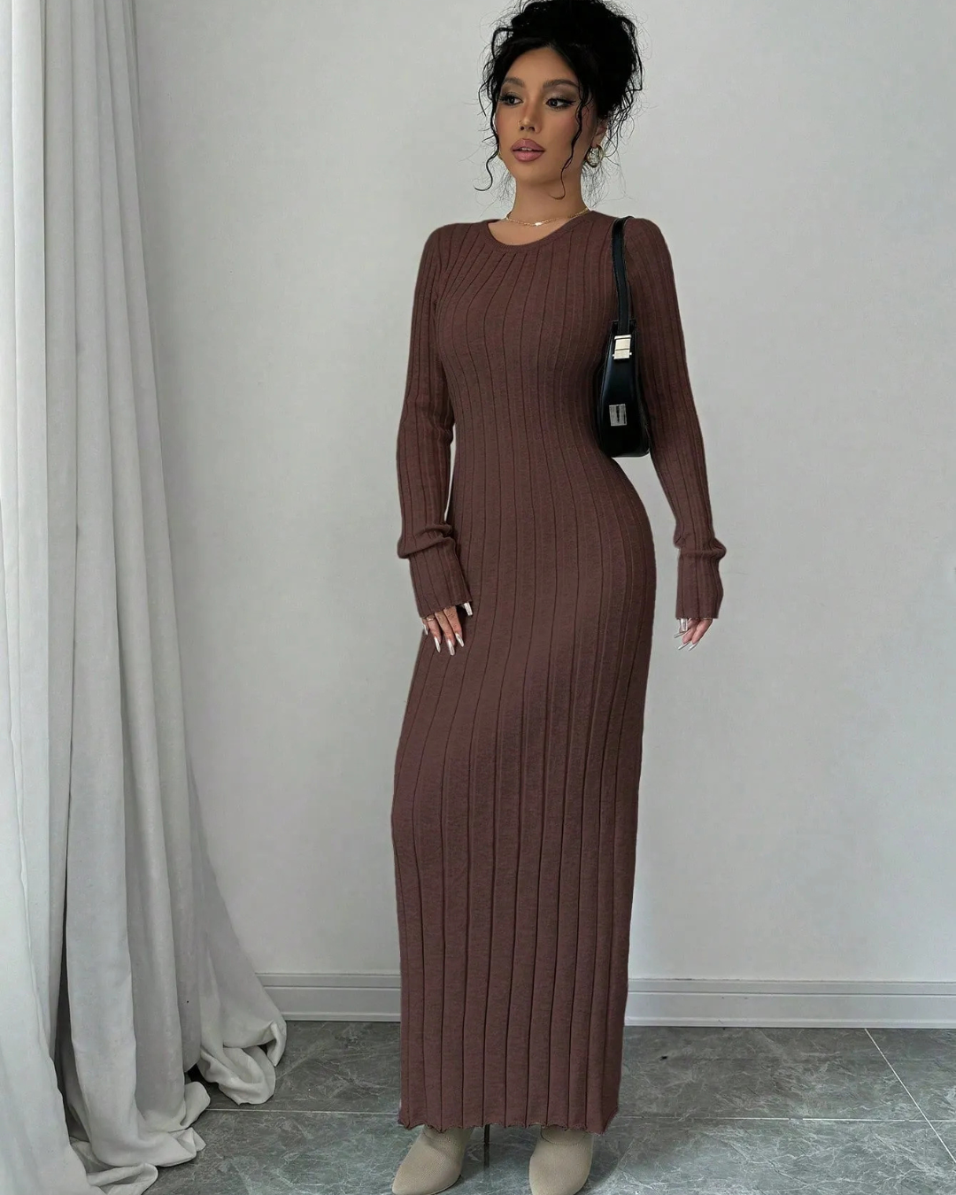 Vestido longo de malha com gola redonda e manga comprida para mulher