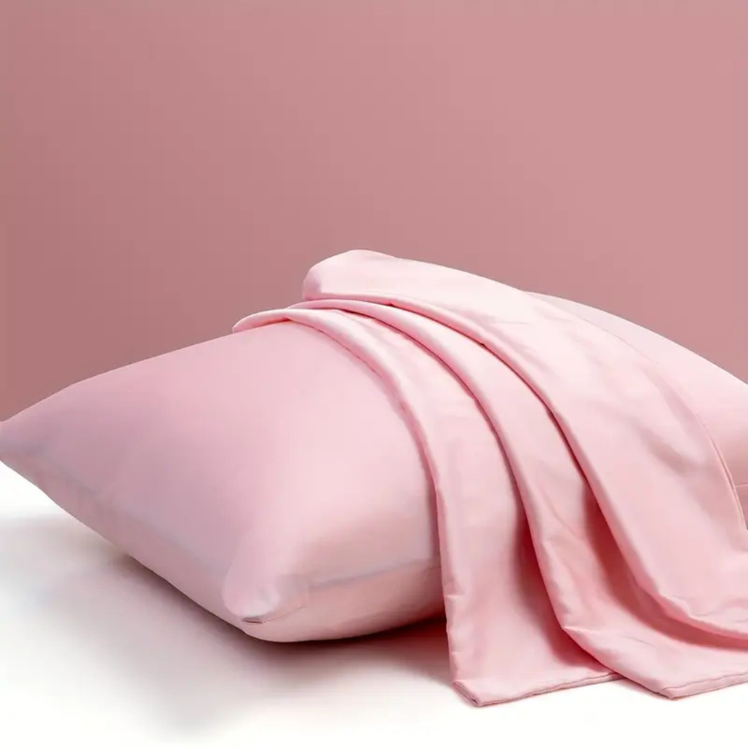 Conjunto de 2 Peças de Fronhas Macias e Suaves com Fecho de Correr Oculto. (Dimensões 50 cm de comprimento x 66 cm de largura)