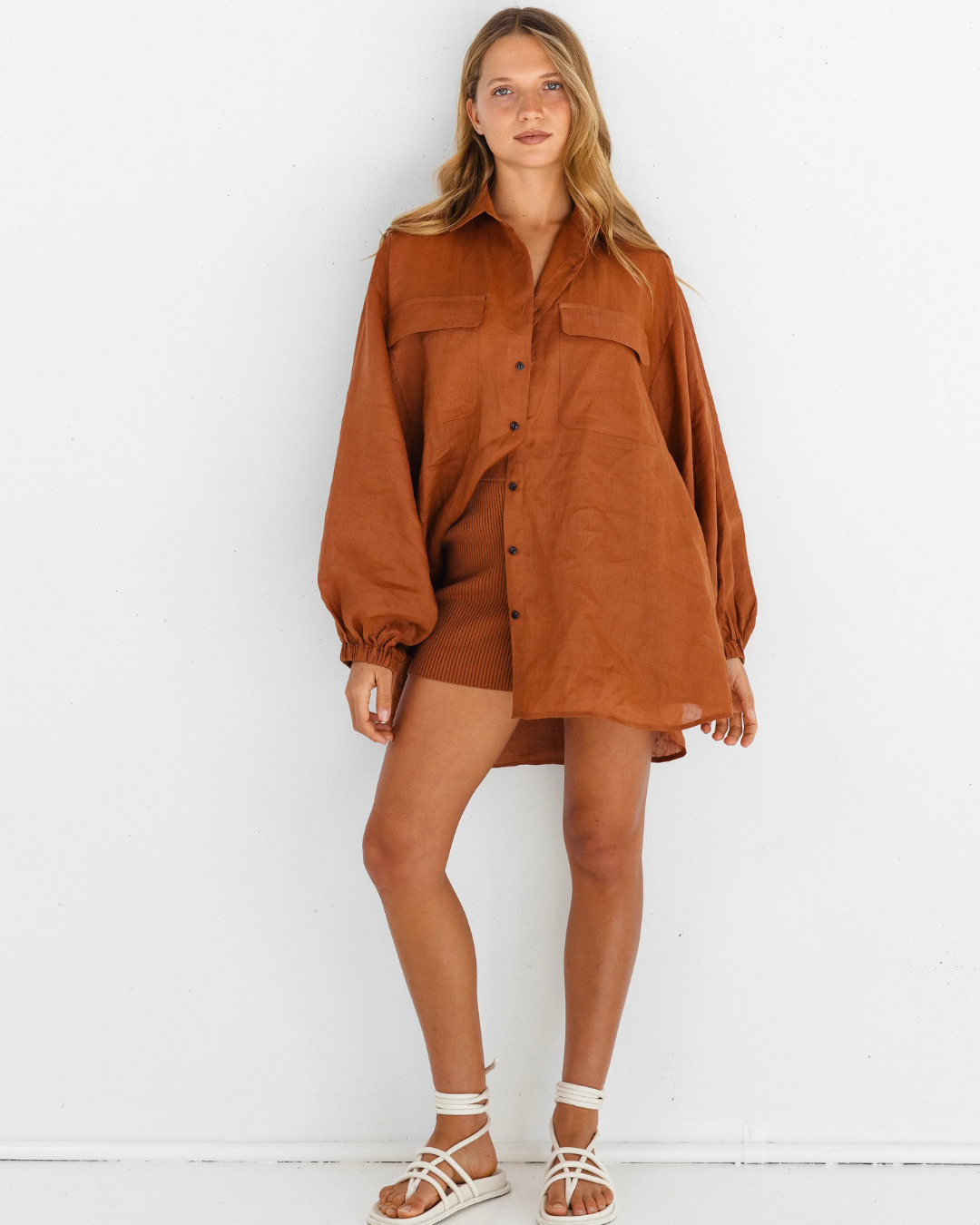 Camisa de Linho de Tamanho Grande para Mulher com Design Casual e Mangas Bufantes