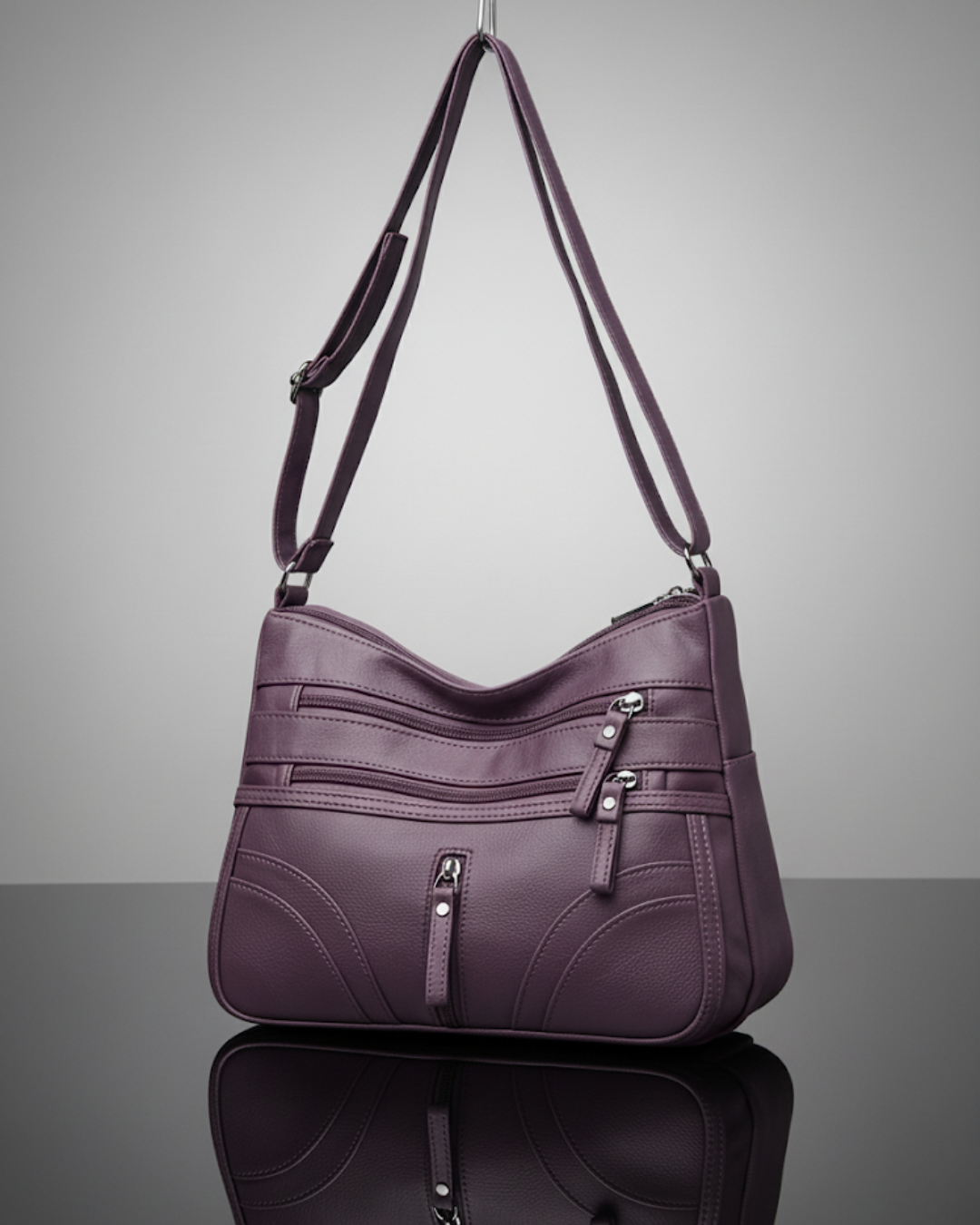 Bolsa com vários compartimentos e textura suave