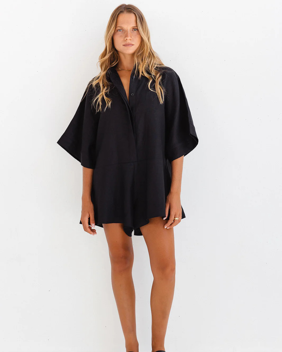 Macacão de Linho com Mangas Largas e Design Solto para um Estilo Fresco e Elegante