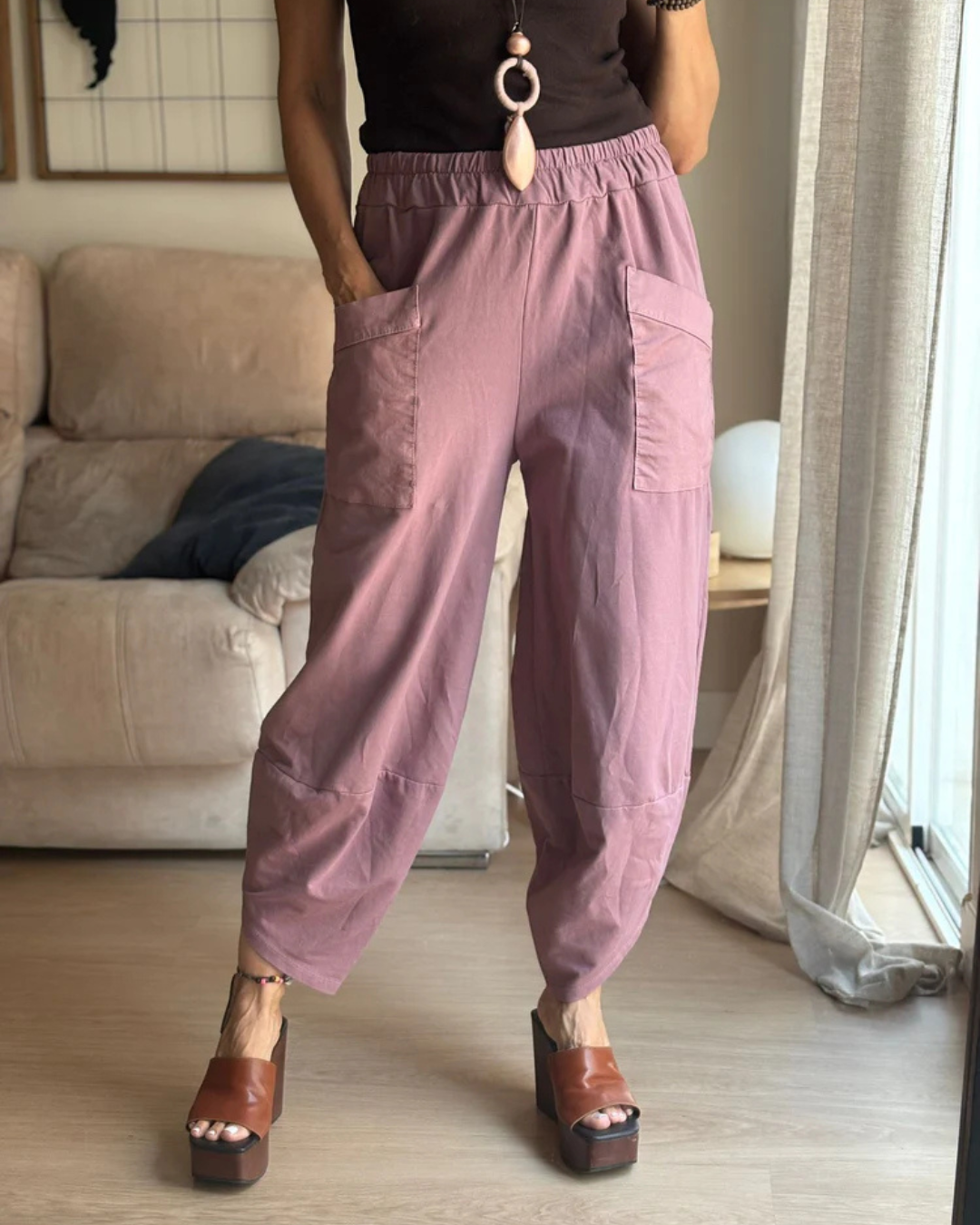 Calças largas com cintura elástica para mulher