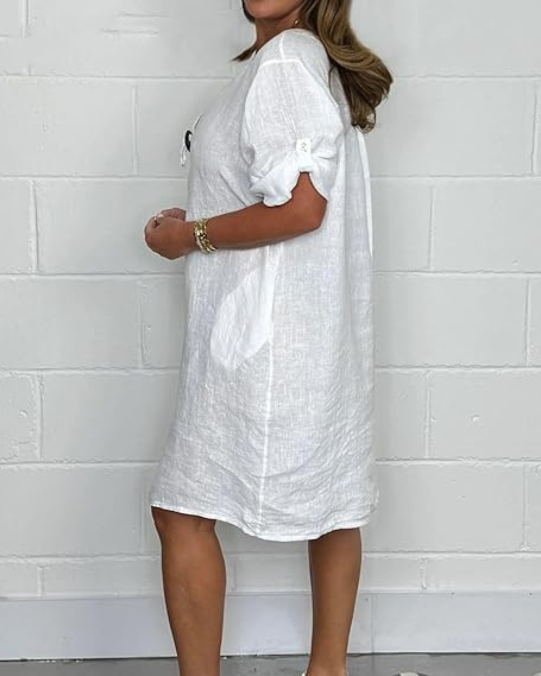 Vestido de linho com mangas compridas e botões elegantes